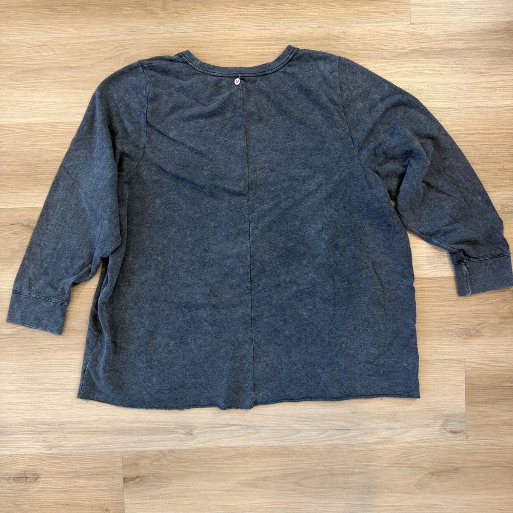 Lane Bryant Livi Plus 26/28 Faded Gray Distressed Hope Heart Graphic‎ Sweater